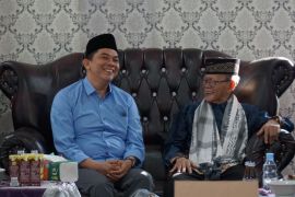 Calon Bupati Tanah Bumbu Andi Rudi minta doa tuan guru di Kusan