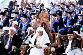 Plt Bupati Simalungun pesan ini kepada wisudawan Syekh Muda dan Syarifah