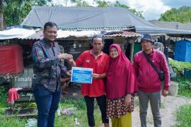 Nurhayati terharu PT Timah bantu biaya pengobatan cucu