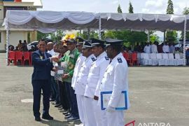 Pemkab Jayapura mengharapkan 108 kepala kampung jalankan tugas dengan baik