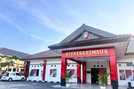 Ditreskrimsus Polda Babel amankan truk pengangkut pasir timah di Pelabuhan Sadai