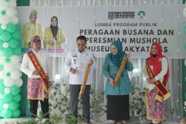 Pj bupati dan ketua TP PKK resmikan mushola Museum Rakyat HSS