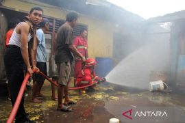 Lima rumah warga di Dumai ludes terbakar Page 1 Small