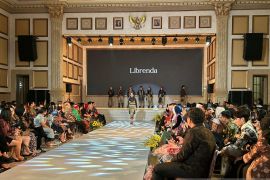 Jambi Fashion Society kolaborasi pamerkan busana karya desainer muda