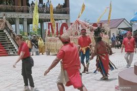 Kabupaten Penajam bersih-bersih kampung  dalam Pesta Belian Nondoi