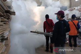 KPU Batang rutin lakukan pengasapan logistik cegah kerusakan&nbsp;