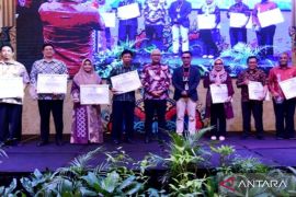 Gubernur Gorontalo serahkan apresiasi kebijakan Merdeka Belajar