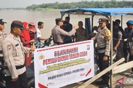 Cara unik Polsek Kuala Cenaku sampaikan pesan Pilkada damai