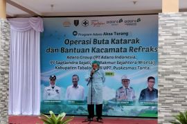 Program Adaro Aksa Terang harapan baru penderita katarak di Tabalong