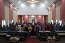 Pemkab Polewali Mandar gelar sosialisasi pencegahan KDRT dan pernikahan anak