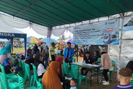 Ratusan warga Perlang berobat gratis di Mobil Sehat Timah rangkaian Festival Danau Pading