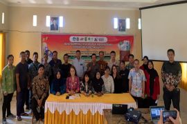 Tim dosen UMPR tingkatkan pengelolaan administrasi kependudukan warga