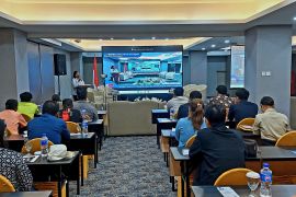 Komdigi minta warga pakai APT bersertifikat
