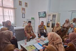 Kapolsek Bukit Raya ajak menjaga kamtibmas di Puskesmas Simpang Tiga