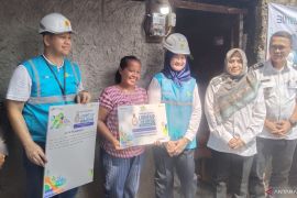 1.453 keluarga pra sejahtera dapat sambung gratis listrik