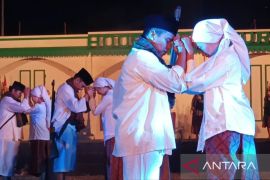 Santri gandeng seniman Surabaya gelar refleksi "Resolusi Jihad Fisabilillah" di Tugu Pahlawam