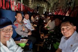 Istana: Menteri dan wamen bertukar pesawat Hercules saat pulang