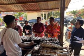 Pemkab Jayapura sidak Pasar Phaara mencegah kenaikan harga bahan pokok