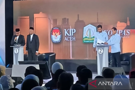 Mualem-Dek Fahd tawarkan kartu santri jika terpilih jadi Gubernur Aceh