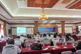 Satpol PP gandeng Bea Cukai Gresik beri edukasi ciri rokok ilegal