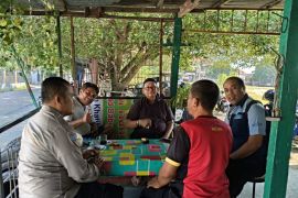 Polsek Limapuluh sampaikan pesan pilkada damai dari pintu ke pintu