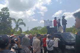 Mahasiswa dan PGRI kawal sidang kedua Guru Honorer Supriyani di PN Andoolo