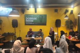 Imam-Ririn siap lanjutkan beasiswa perguruan tinggi hingga 1.000 orang