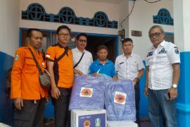 BPBD Malang distribusikan bantuan bagi warga terdampak angin kencang