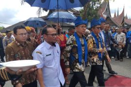 Menteri Kebudayaan RI Fadli Zon memberi kuliah umum di ISI Padang Panjang Page 1 Small