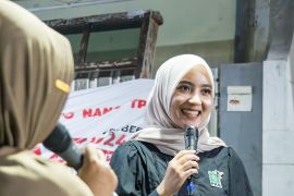 Anggota DPRD Surabaya bantu biaya sekolah puluhan pelajar