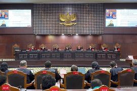 MK tegaskan pemberi kerja wajib utamakan tenaga kerja Indonesia