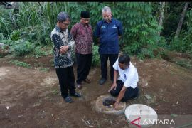 AirNav Indonesia salurkan 10 paket biogas bagi warga Tulungagung