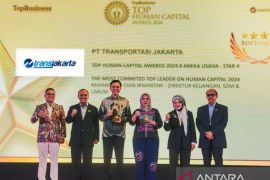 Transjakarta raih dua penghargaan ajang Top Human Capital Award 2024