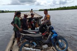 Babinkamtimas Polsek Rupat Utara sosialisasi pilkada damai ke Suku Akit