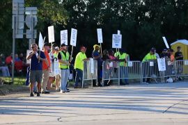 Masalah upah dan otomatisasi picu aksi mogok pekerja pelabuhan AS