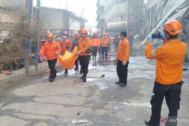 Korban tewas kebakaran pabrik Bekasi bertambah menjadi 9