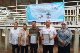 Untuk Pengembangan Usaha Masyarakat, SKK Migas PetroChina Kembali Berikan Bantuan 30 Ekor Kambing PE ke Desa Terjun Gajah