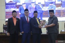 Bupati Bekasi sampaikan nota penjelasan Raperda APBD 2025