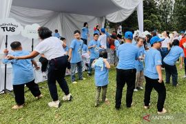 Puluhan anak down syndrome piknik serta belajar di Kebun Raya Bogor