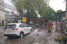 Genangan terjadi di dua ruas jalan di Jaksel