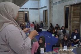 KIP Simeulue sortir dan lipat surat suara pilkada