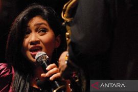 Lirik lagu "Sekedar Bertanya" oleh Dina Mariana