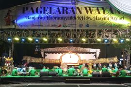 Sambut dies natalis dan Hari Santri 2024, Unair gelar "Wayang Kiai"