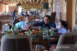 Ridwan Kamil makan bareng Raffi Ahmad di Senayan