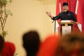 Sekjen Hasto sebut kepemimpinan Risma-Gus Hans lebih berakar pada prestasi