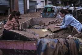 Disambut demo, Raja Spanyol tunda kunjungan ke korban banjir Valencia