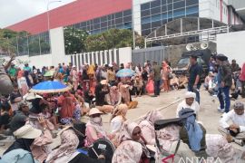 Warga Karawang minta hak pengelolaan limbah pabrik guna pacu ekonomi desa