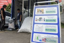 Layanan penukaran sampah plastik di Kota Bandung