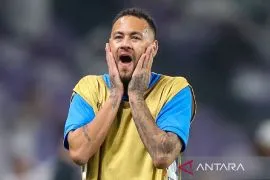 Neymar perpanjang kontrak enam bulan bersama Santos