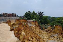 Pemkab Tangerang teliti penyebab tanah longsor Pagedangan
